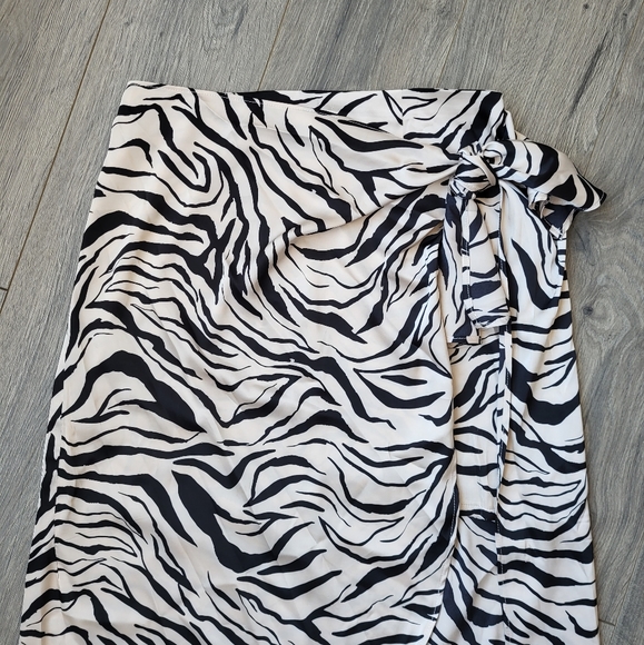 Show Me Your Mumu Wrap Me Up Skirt in Coconut Zebra Print Beige & Black {Small} - Picture 3 of 16